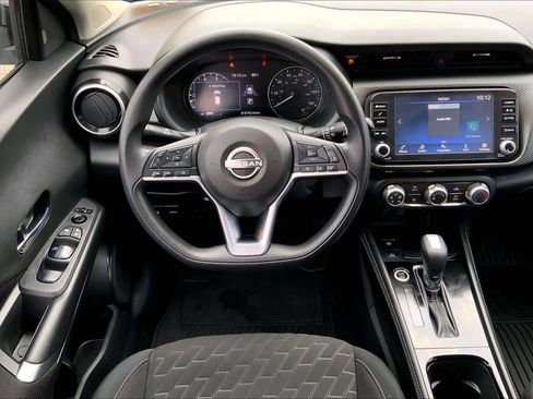 Used 2023 Nissan Kicks SV image 6