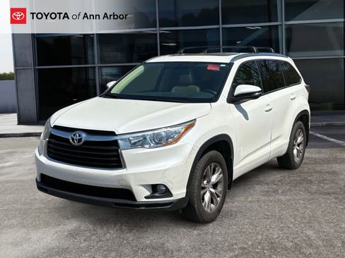 Used 2015 Toyota Highlander XLE image 2