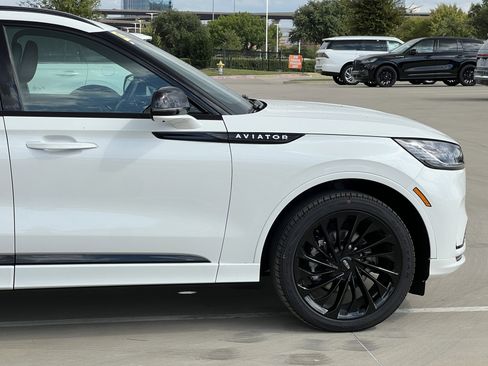 New 2025 Lincoln Aviator Reserve w/ Luxury Package image 10