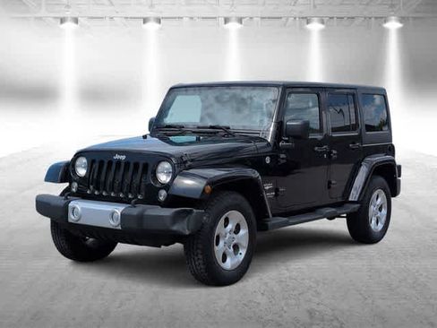 Used 2014 Jeep Wrangler Unlimited Sahara w/ Connectivity Group AWD/4WD image 4