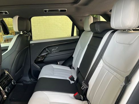 Used 2025 Land Rover Range Rover Sport Dynamic SE AWD/4WD image 8