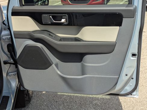 Used 2024 INEOS Grenadier Fieldmaster Edition image 25