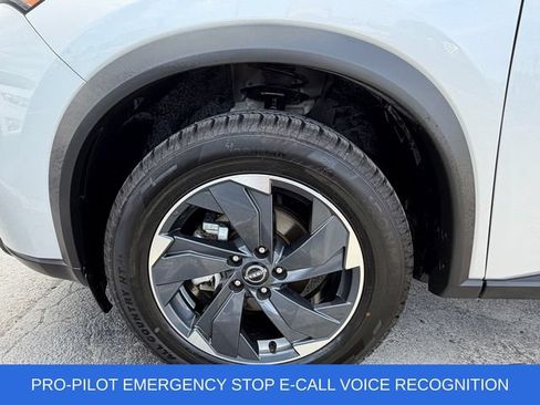 Used 2025 Nissan Rogue SV FWD image 8