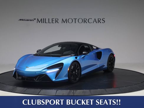 Used 2024 McLaren Artura RWD image 1