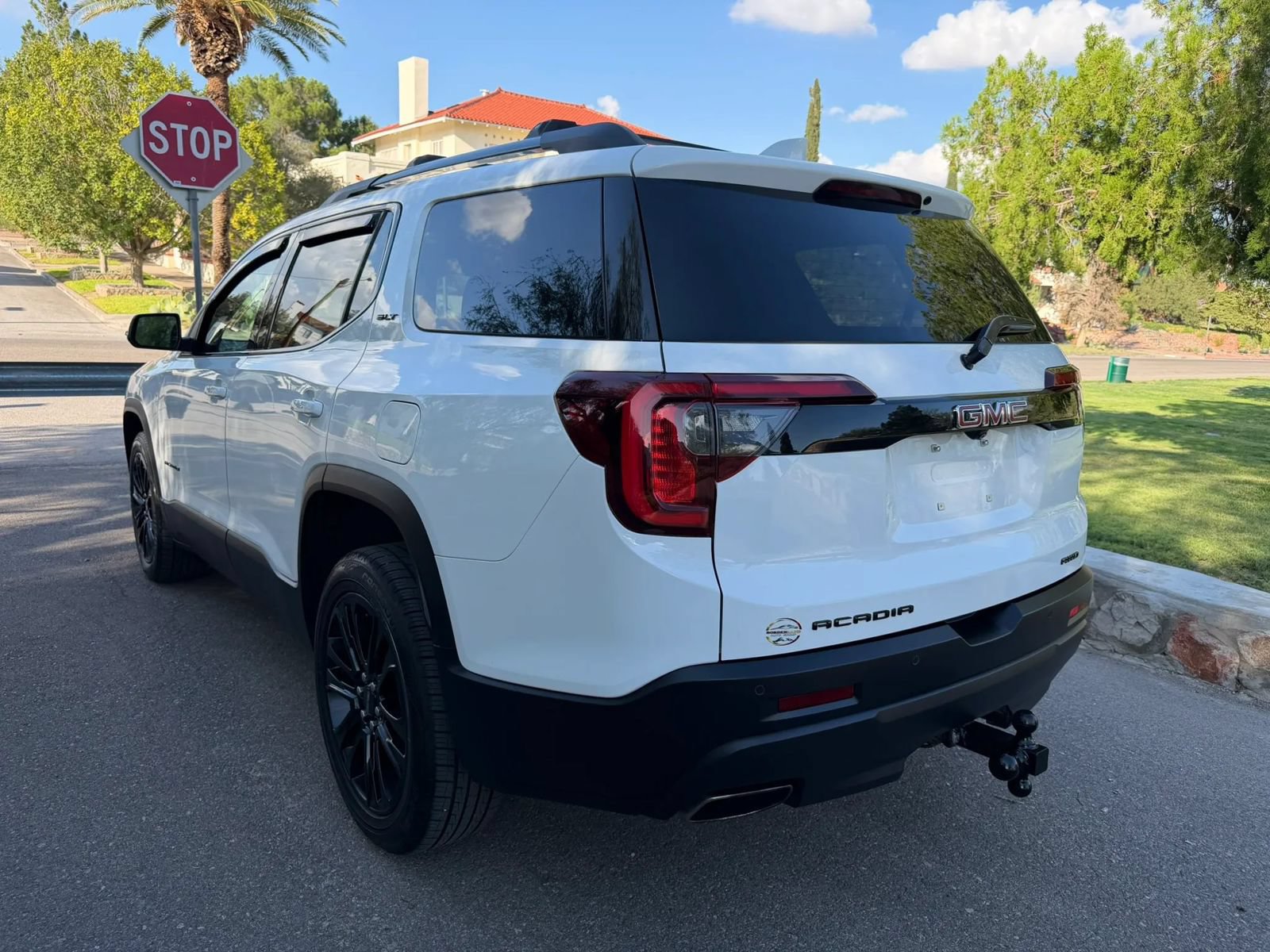 Used 2022 GMC Acadia SLT w/ Elevation Edition AWD/4WD image 3