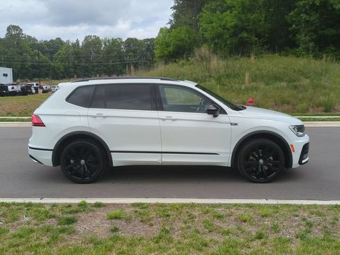 Used 2021 Volkswagen Tiguan SE AWD/4WD image 14