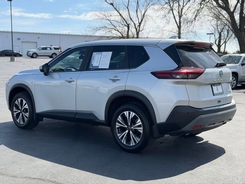Used 2023 Nissan Rogue SV image 5
