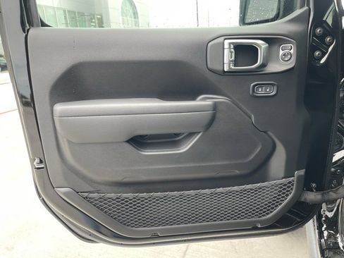 New 2025 Jeep Gladiator Sport image 16