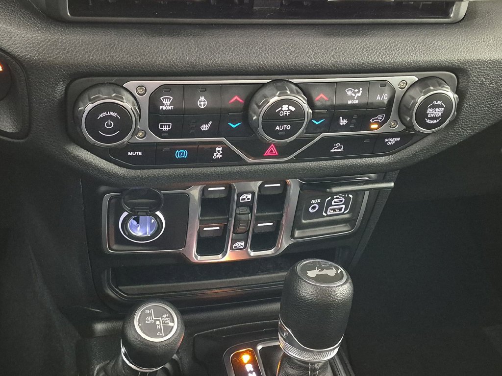 Used 2024 Jeep Wrangler Unlimited w/ Convenience Group AWD/4WD image 24