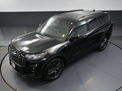 Used 2025 Ford Explorer ST-Line w/ ST-Line Street Pack AWD/4WD image 63