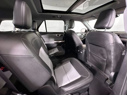 Used 2023 Ford Explorer XLT w/ Equipment Group 202A AWD/4WD image 29