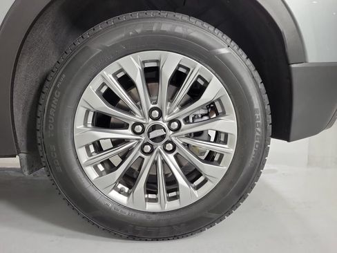 Used 2025 Cadillac XT4 Premium Luxury FWD image 10