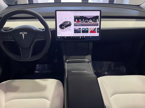 Used 2023 Tesla Model Y 2WD image 28