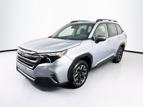 Used 2025 Subaru Forester Premium AWD/4WD image 3