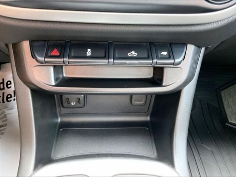 Used 2022 Chevrolet Colorado LT RWD image 23