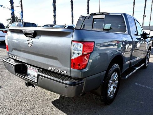 Used 2017 Nissan Titan SV image 7