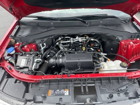 Used 2022 Ford Explorer XLT AWD/4WD image 40