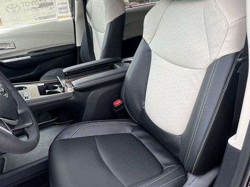New 2026 Toyota Sienna Platinum image 10