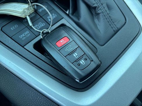 Used 2025 Toyota RAV4 XLE image 18