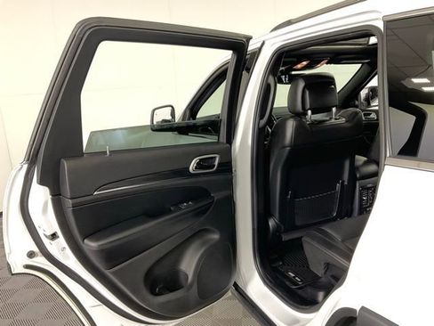 Used 2020 Jeep Grand Cherokee Limited w/ Luxury Group II image 32