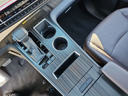 Used 2024 Toyota Sienna Platinum image 26