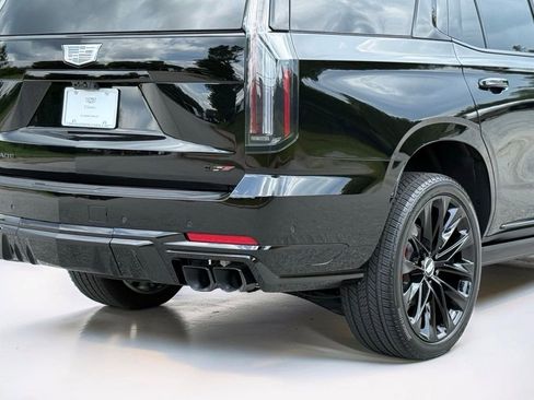 New 2026 Cadillac Escalade V w/ LPO, ONYX Package AWD/4WD image 16
