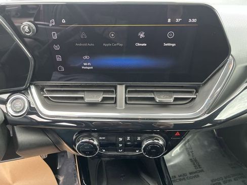 Used 2024 Chevrolet Trax RS w/ Sunroof Package image 14