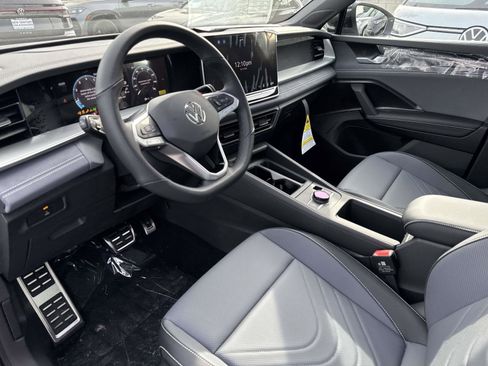 New 2026 Volkswagen Tiguan SE R-Line image 13