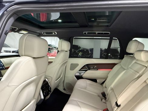 Used 2025 Land Rover Range Rover Long Wheelbase SE AWD/4WD image 48