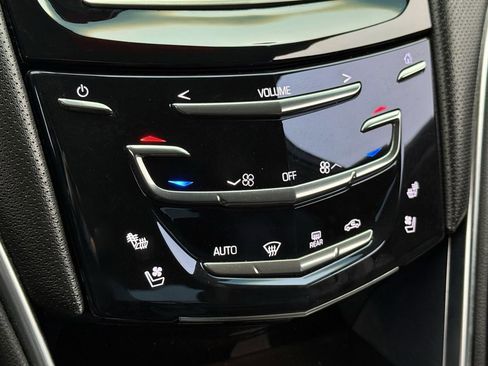 Used 2013 Cadillac XTS Luxury FWD image 10