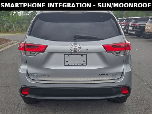 Used 2019 Toyota Highlander XLE FWD image 6