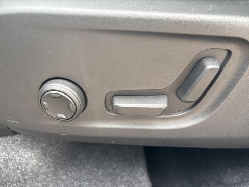 Certified 2025 Volvo XC40 B5 Plus image 21