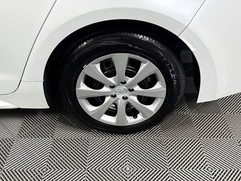 Certified 2025 Toyota Corolla LE image 4