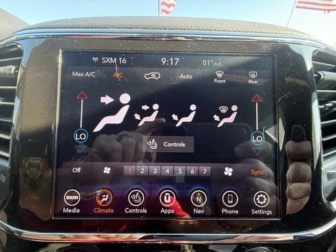 Used 2021 Jeep Grand Cherokee Laredo AWD/4WD image 28