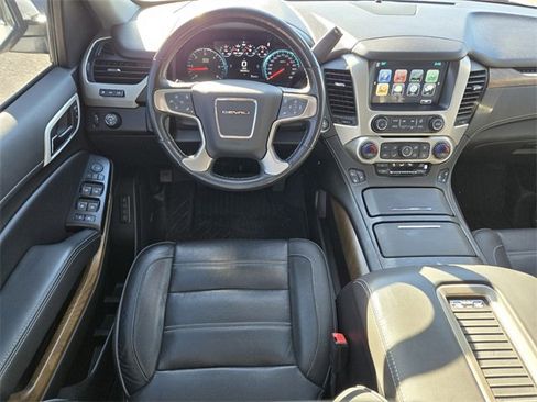Used 2020 GMC Yukon Denali w/ Denali Premium Package image 12