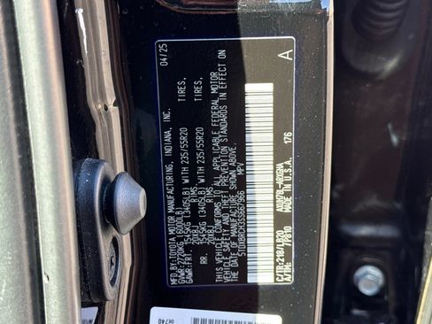 Used 2025 Toyota Highlander Limited AWD/4WD image 31