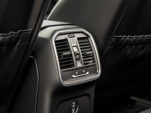 New 2026 Porsche Macan AWD/4WD image 36
