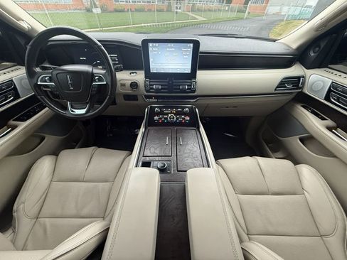 Used 2019 Lincoln Navigator Reserve image 28
