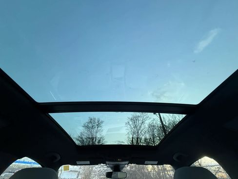 Certified 2023 Volkswagen Tiguan SE R-Line image 27