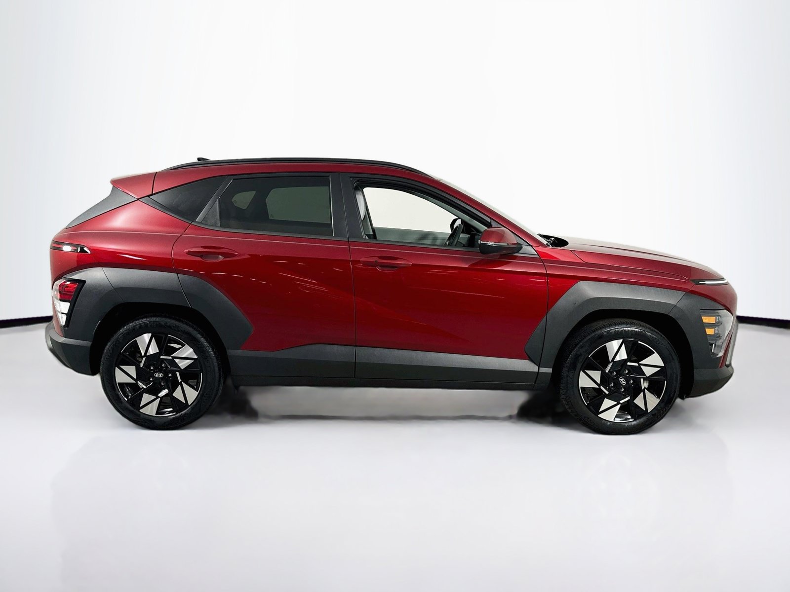 Used 2024 Hyundai Kona SEL FWD image 4