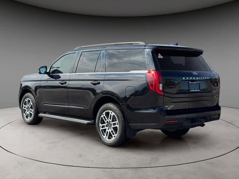 Used 2025 Ford Expedition Active AWD/4WD image 3