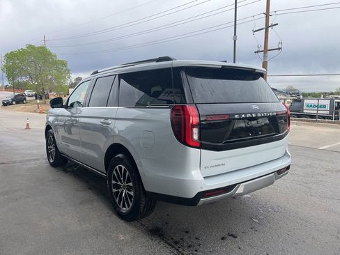 Used 2025 Ford Expedition Platinum image 4