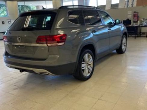 Used 2020 Volkswagen Atlas SE w/ Panoramic Sunroof Package FWD image 4