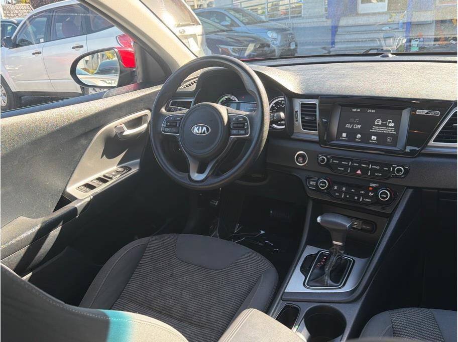Used 2019 Kia Niro LX FWD image 5