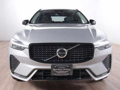 Certified 2025 Volvo XC60 B5 Plus image 2