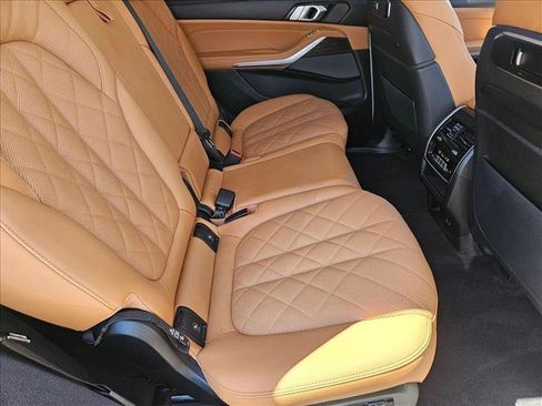 Used 2025 BMW X7 xDrive40i w/ Premium Package image 19