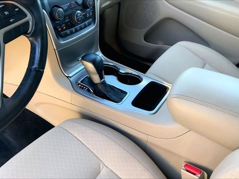 Used 2018 Jeep Grand Cherokee Laredo image 15