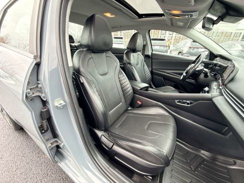 Used 2023 Hyundai Elantra Limited w/ Preferred Accessory Package image 26