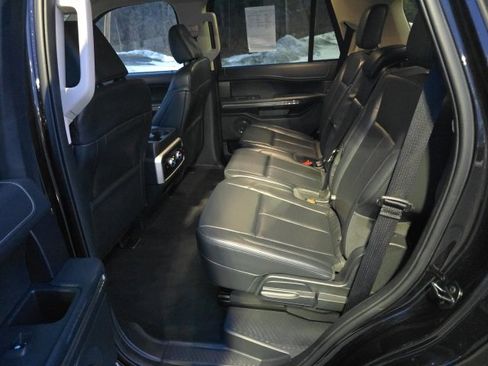 Certified 2024 Ford Expedition XLT image 6