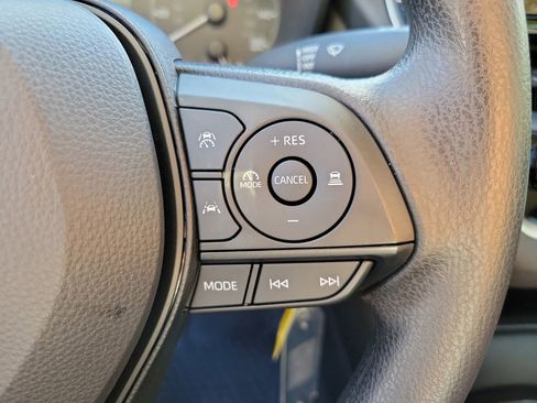 Used 2025 Toyota Corolla LE image 20